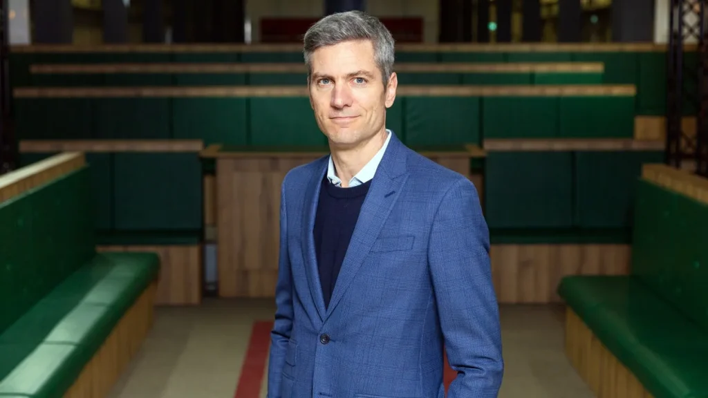 Ausbildung und Werdegang