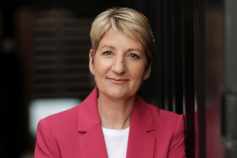 Anne Gellinek info
